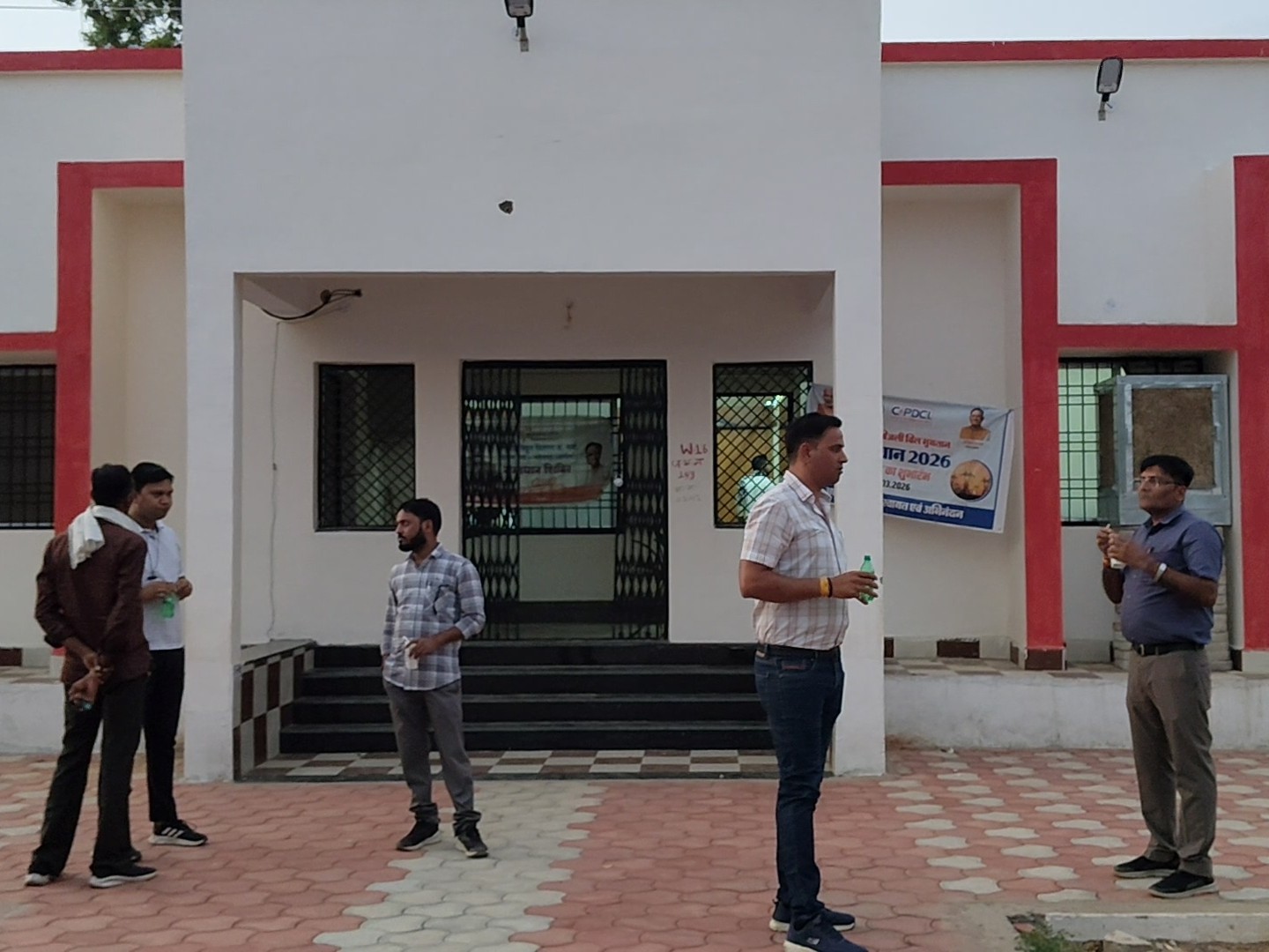 ACB ने बिजली विभाग के JE, लाइनमैन को पकड़ा:  किसान से बिजली कनेक्शन के नाम पर 9,500 रुपए रिश्वत ली थी – Manendragarh-Chirmiri-Bharatpur News