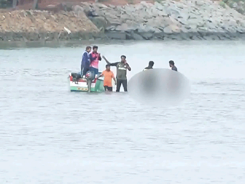 NDRF के मुताबिक 11 लोग डूबे थे। 10 शव बरामद हुए। 1 और शव तलाशा जा रहा है।
