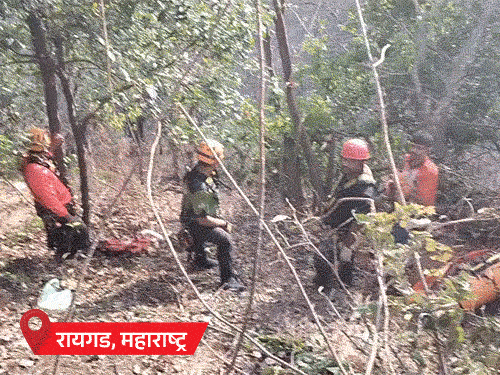 महाराष्ट्र में कार 800 फीट गहरी खाई में गिरी:  8 की मौत, मोबाइल लोकेशन से पता चला; कर्नाटक में 11 लोग नदी में डूबे