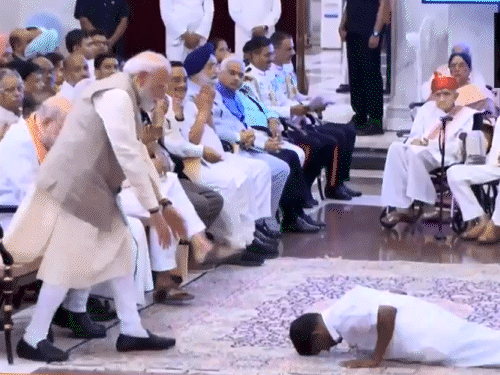 Of. Pajnivel was awarded the Padmashree award for his contribution to the field of traditional martial arts. He bowed down to PM Modi while lying on the ground.