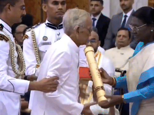 Senior journalist Kailash Chandra Pant received the Padma Shri award at the age of 90 for his contribution in the promotion of Hindi language.