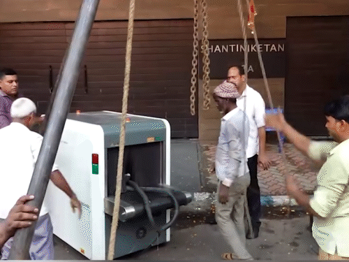 अभिषेक बनर्जी के घर की बाहर की सुरक्षा हटा दी गई।