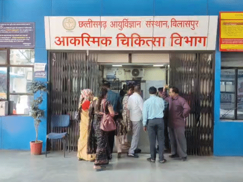 घटना के बाद परिवार वाले तुरंत घायल को अस्पताल लेकर पहुंचे।