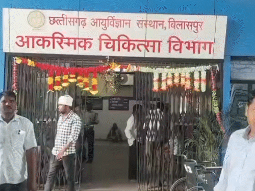 घायल पति सिम्स में एडमिट है, उसका इलाज जारी है।