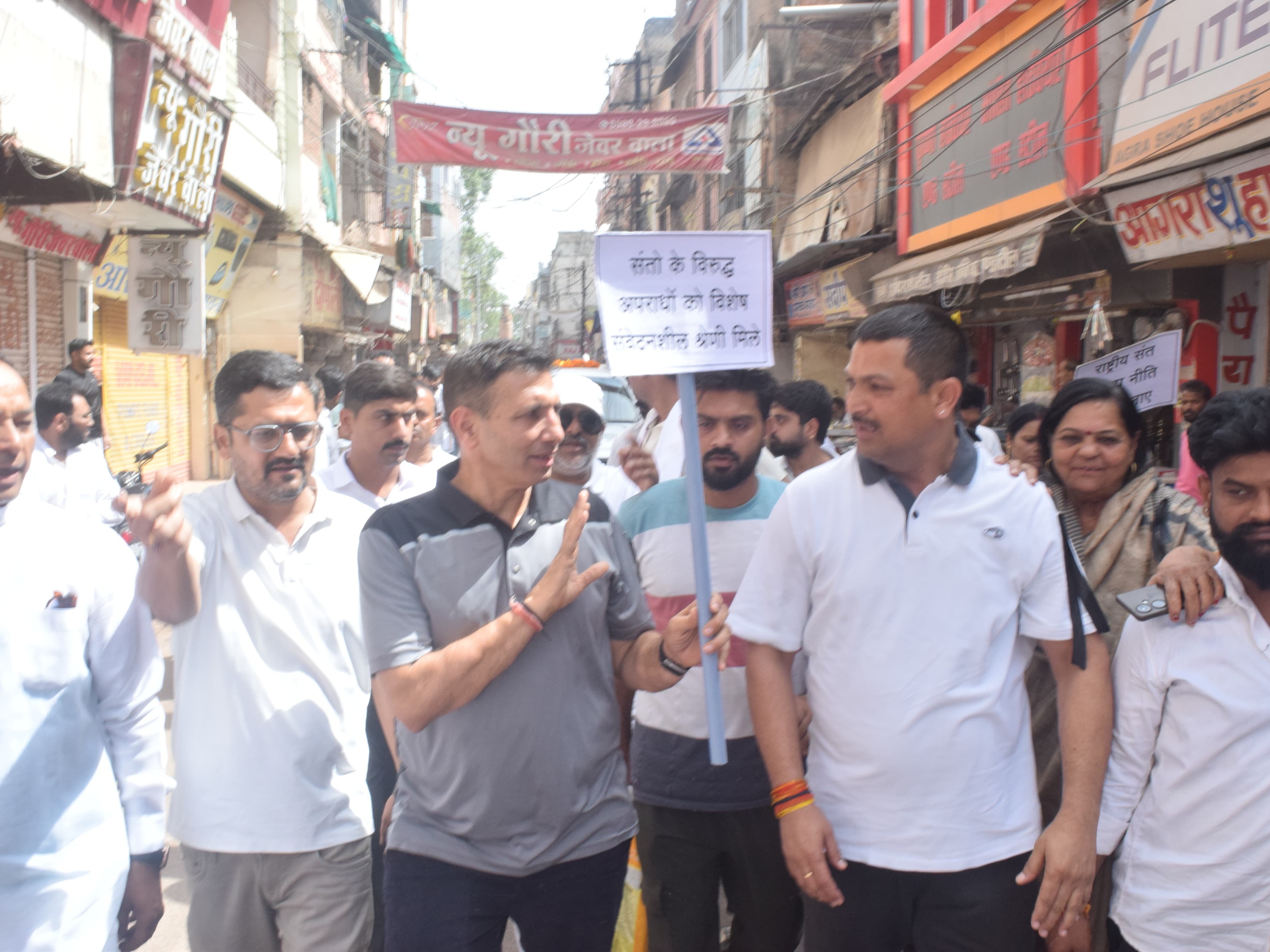 जैन समाज ने निकाला मौन जुलूस - Dainik Bhaskar