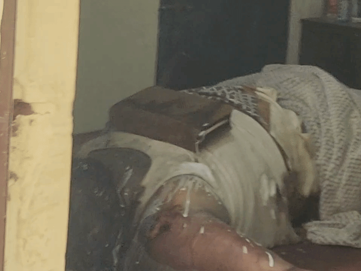 मां ने अपने बेटे के शरीर पर बाइबिल रख दी थी.