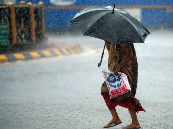 त्रिपुरा के अगरतला में सोमवार को बारिश हुई