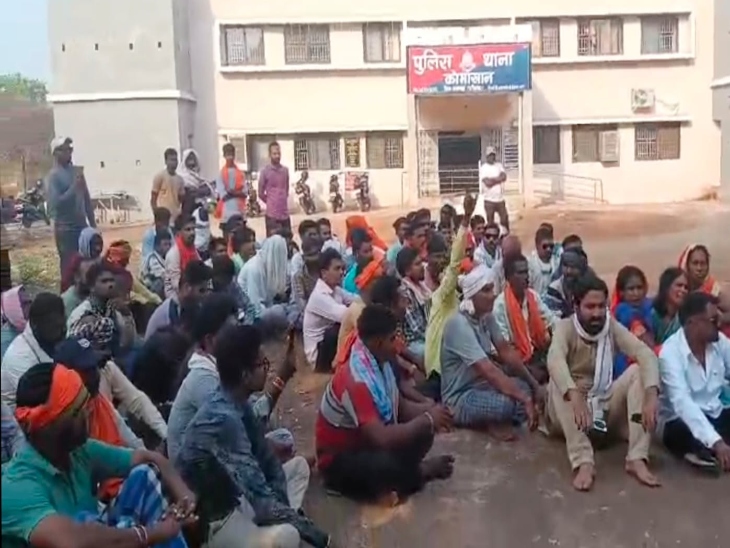 घटना से नाराज ग्रामीणों ने थाने का घेराव किया।