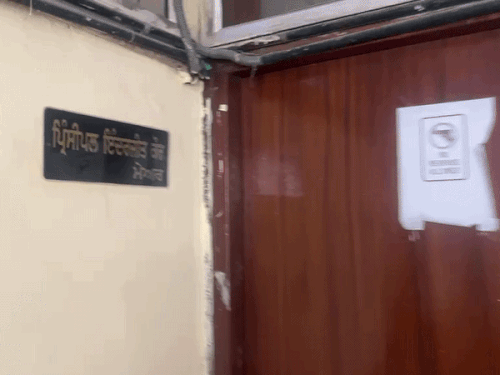 लुधियाना मेयर ऑफिस पर लगा ताला।