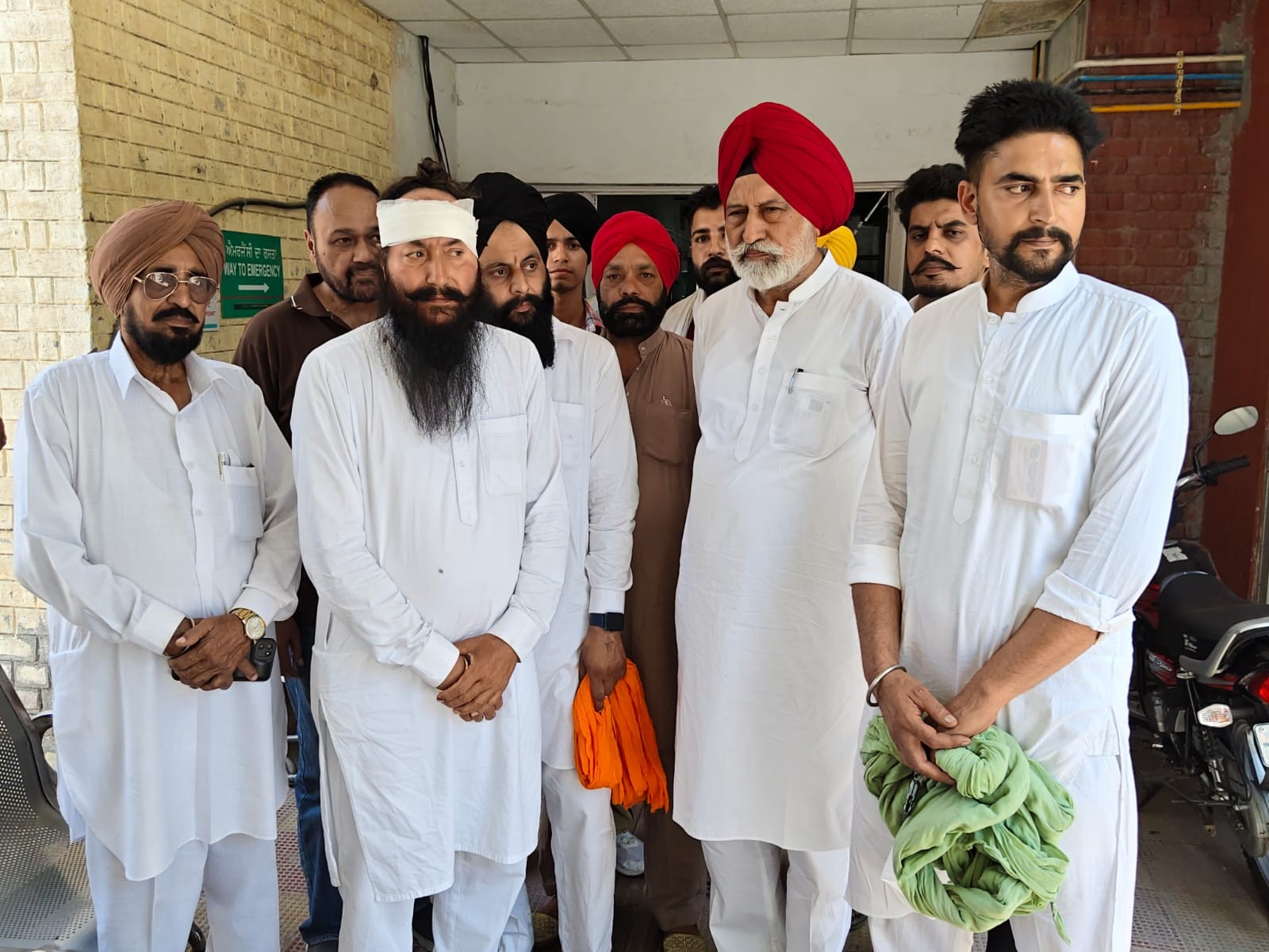 ਹਮਲੇ ਵਿੱਚ ਸ਼ਾਮਲ ਲੋਕਾਂ ਵਿਰੁੱਧ ਸਖ਼ਤ ਕਾਰਵਾਈ ਦੀ ਮੰਗ ਕੀਤੀ ਜਾਵੇ।