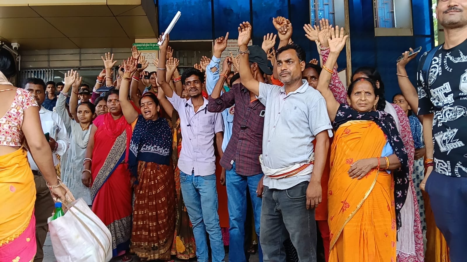 SKMCH में आधे घंटे ठप रही इमरजेंसी सेवा:  मुजफ्फरपुर में ट्रॉली कर्मियों ने किया हंगामा, अवैध वसूली के लगाए आरोप – Muzaffarpur News