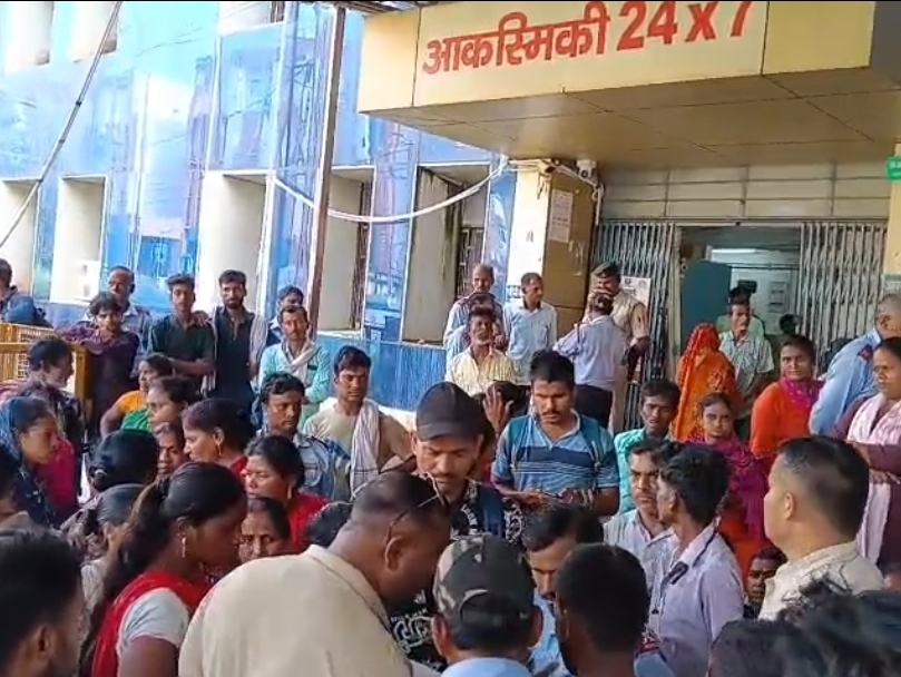 ट्रॉली कर्मियों ने हंगामा किया