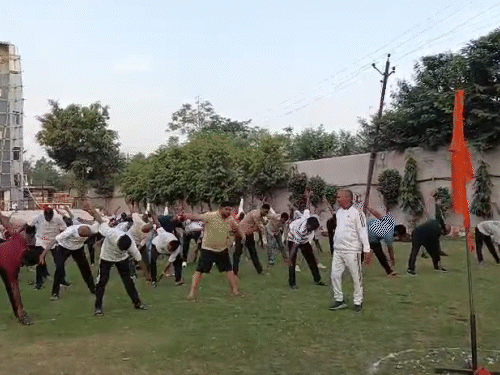 निधन से पहले योग शिविर में रूपनारायण सिन्हा।