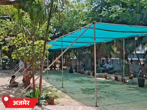 अजमेर के जेएलएन हॉस्पिटल में भी छाया के इंतजाम किए गए। इसके लिए जगह-जगह टेंट लगाए गए हैं।