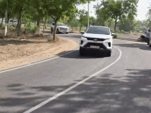रोहतक से सिरसा पहुंचने पर काफिले के साथ राम रहीम