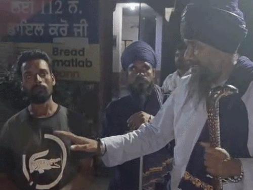 निहंगों ने बंधक बनाए एक व्यक्ति को छुड़वाया।