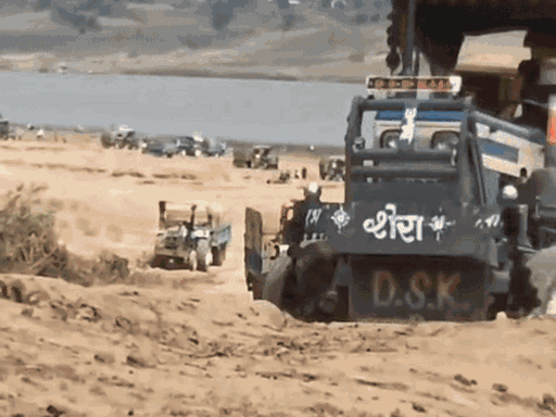 सुप्रीम कोर्ट की रोक के बावजूद चंबल नदी से रेत खनन जारी है