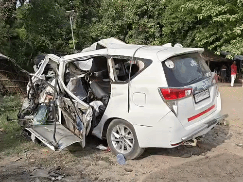 The Innova car crashed into the trailer from behind, causing severe damage to the car.