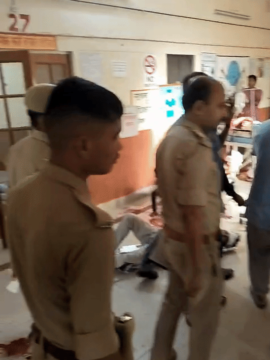 पुलिस घायल यात्रियों को सीएचसी औरास में भर्ती कराया।