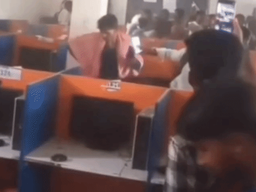 Prayagraj Andawa College Protest | SSC GD Server Fail, Highway Jam