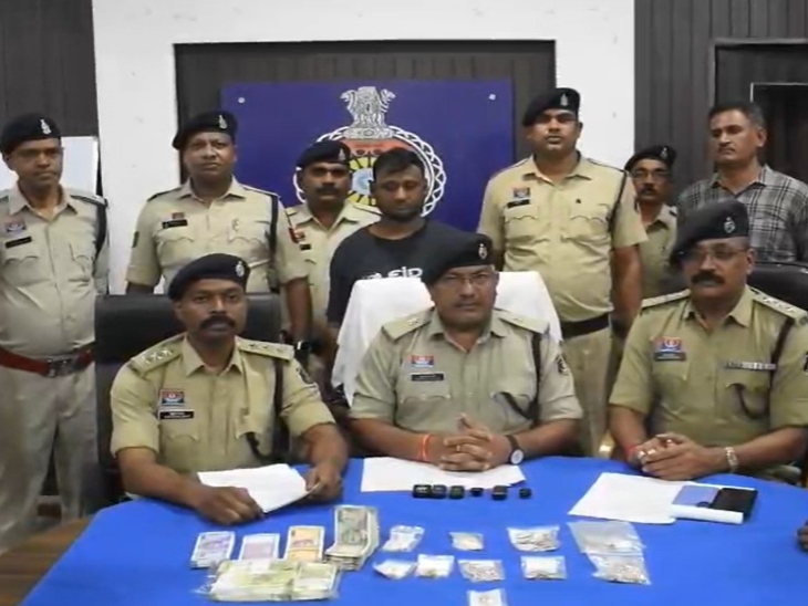 आरोपी को ट्रांजिट रिमांड पर दुर्ग लाया गया है, यहां उससे आगे पूछताछ जारी है।