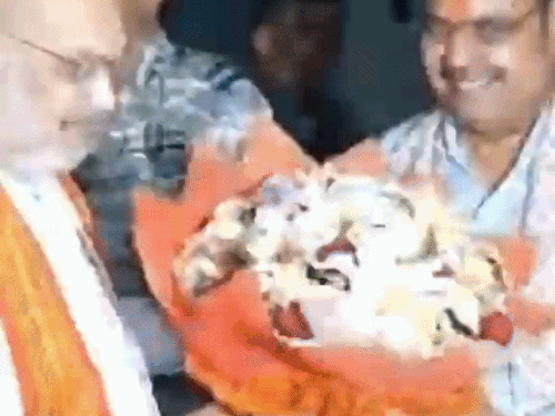 अमित शाह सोमवार रात करीब साढ़े दस बजे बीकानेर पहुंचे। नाल हवाई अड्डे पर मुख्यमंत्री भजनलाल शर्मा ने उनका स्वागत किया.