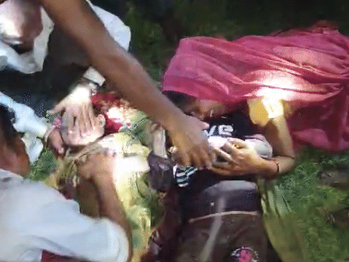 बच्चियों के शव देखते ही परिजनों का रो रोकर बुरा हाल हो गया।
