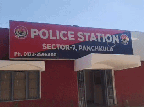 SHO राजेश कुमार के अनुसार जांच में अफेयर की बात सामने आई तो रोहतक के युवक को जांच में शामिल किया गया है।