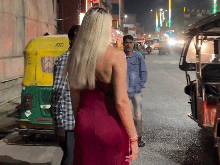 Sharing the video, Kira wrote that one should not walk on the streets of Agra