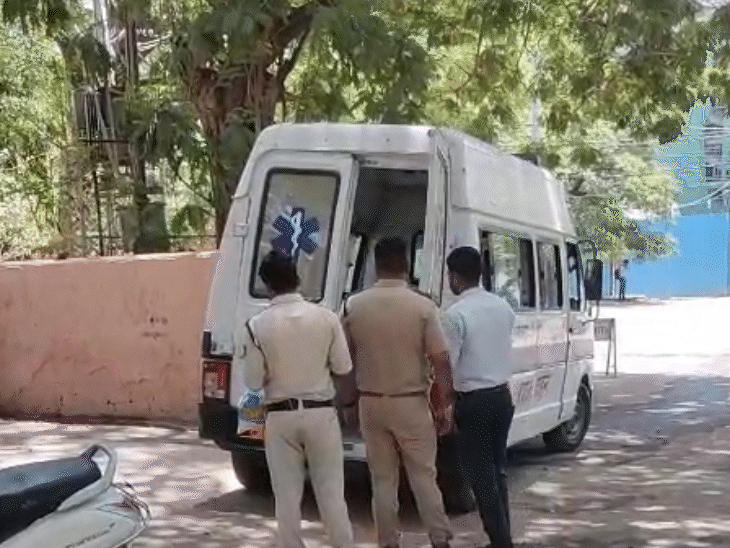बुधवार को पोस्टमॉर्टम के बाद शव परिजनों को सौंप दिया गया।