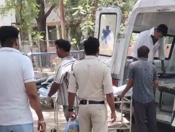 मंगलवार दोपहर छात्रा का शव फांसी के फंदे पर मिला था।