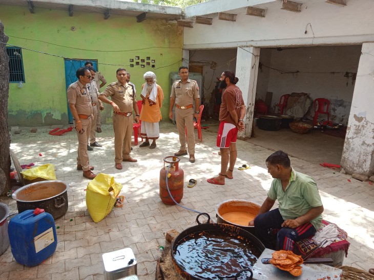 गांव में पुरानी रंजिश को लेकर दो पक्ष आपस में भिड़ गए