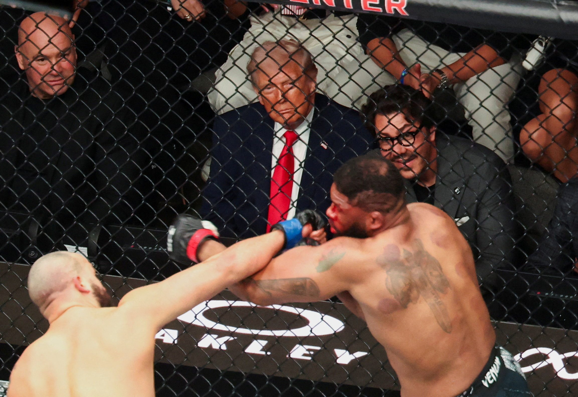 ट्रम्प 11 अप्रैल को UFC का मुकाबला देखने पहुंचे थे।