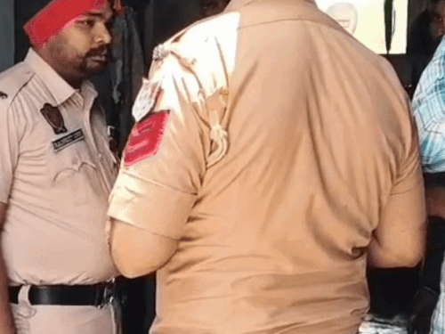 घटना के बाद मौके पर पहुंची पुलिस।