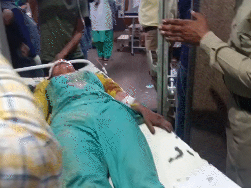 टाटा सुमो में सवार घायल महिला कुल्लू अस्पताल में भर्ती।