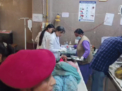 हादसे में घायल व्यक्ति अस्पताल में उपचाराधीन।