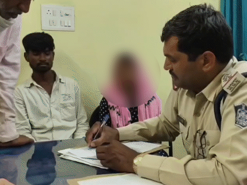 पुलिस को जिंदा होने की जानकारी दी.