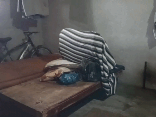 आरोपी का कमरा। वह मोगा में मजदूरी करता था।