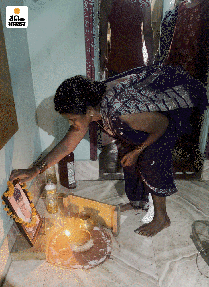 मां ने बताया कि रमैया कहता था कि अब माता-पिता को मजदूरी नहीं करने देगा, लेकिन उससे पहले ही हादसा हो गया।