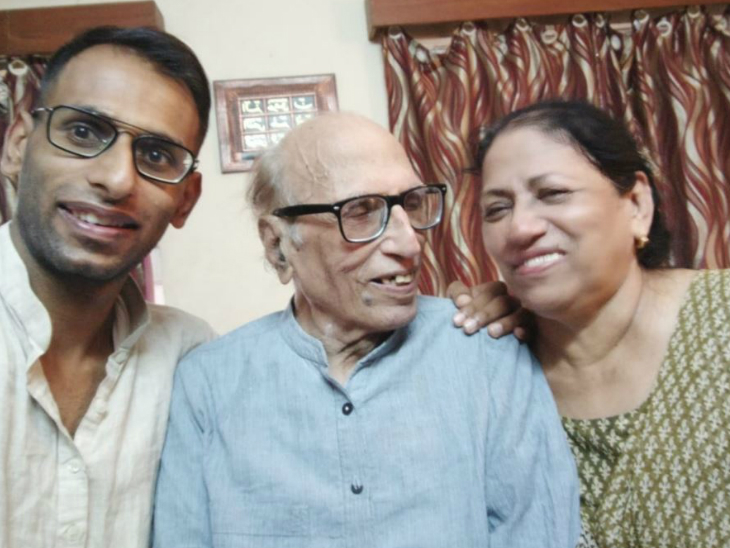 डॉ. बशीर बद्र, उनकी पत्नी डॉ. राहत बद्र और बेटे तैय्यब बद्र की तस्वीर।