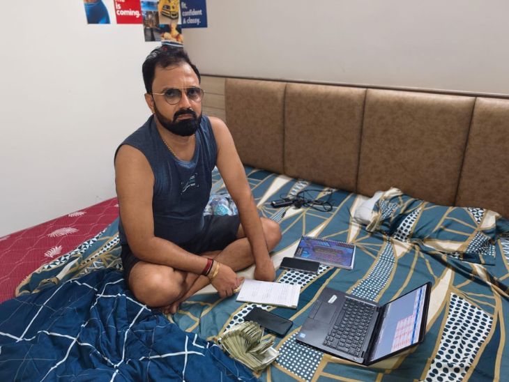 सीएसटी जयपुर की टीम ने शिप्रापथ इलाके में बीकानेर के शातिर क्रिकेट सटोरिये ओमप्रकाश शर्मा को गिरफ्तार किया।