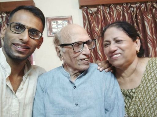 बशीर के साथ बेटे तैयब और उनकी पत्नी राहत।