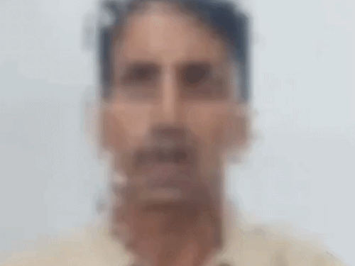 गिरोह को पकड़वाने वाला पीड़ित सतपाल। उसकी शादी कराने का झांसा देकर 3.5 लाख रुपए ठगे। फिर दुष्कर्म के केस में फंसाने का डर दिखा ढाई लाख और मांगे थे।