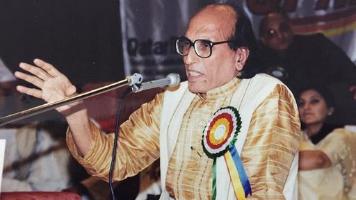 डॉ. बशीर बद्र ने भारत के अलावा अमेरिका, पाकिस्तान और ब्रिटेन में भी मुशायरों में शिरकत की।
