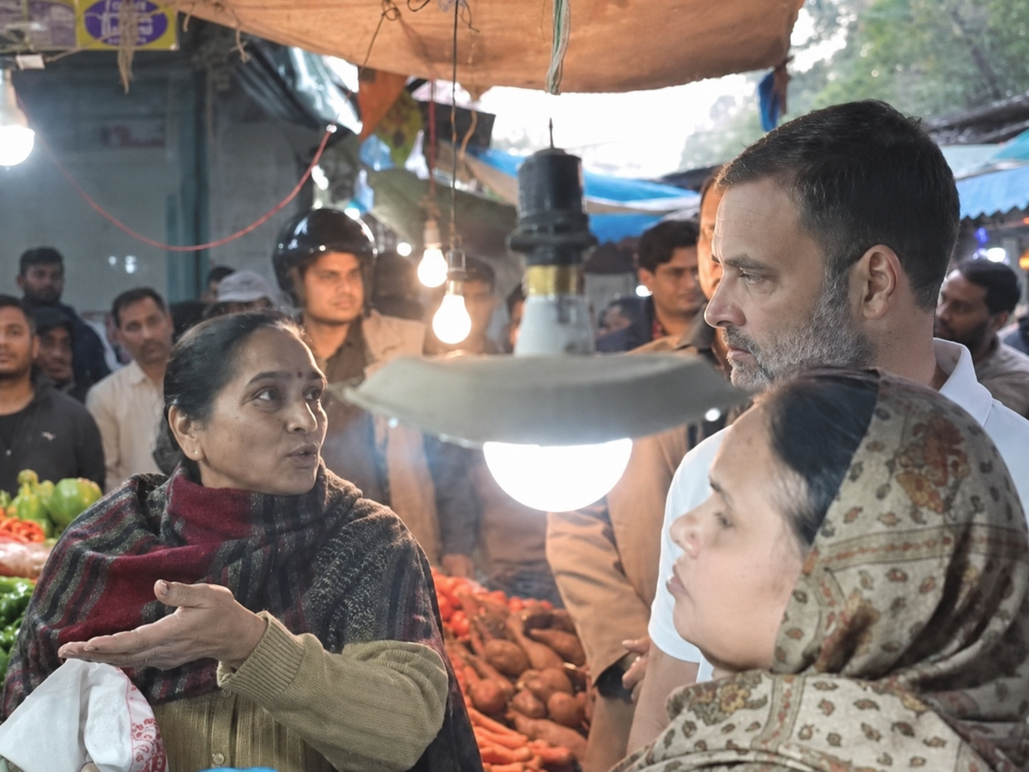 दिसंबर 2024 में राहुल ने कालकाजी सब्जी मंडी में सब्जी दुकानदारों और आम लोगों से मुलाकात की।