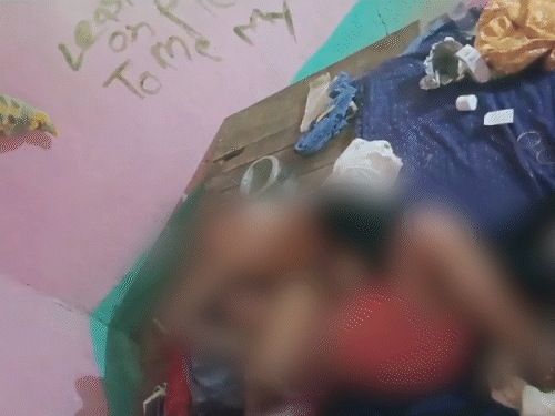 आपत्तिजनक हालत में युवक और महिला को साथ देखा गया।