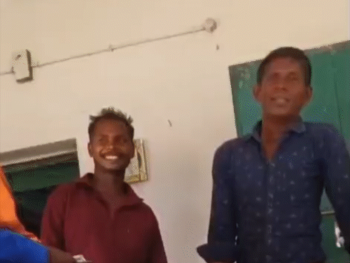 किसान अपना काम करवाने के लिए मज़बूरी में पटवारी को पैसे देने पर मजबूर थे