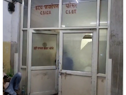 डॉक्टर्स की मानें तो हर साल लगभग 300 मरीजों को हार्ट ट्रांसप्लांट की जरूरत पड़ती है। लेकिन डोनर नहीं मिल पाते।