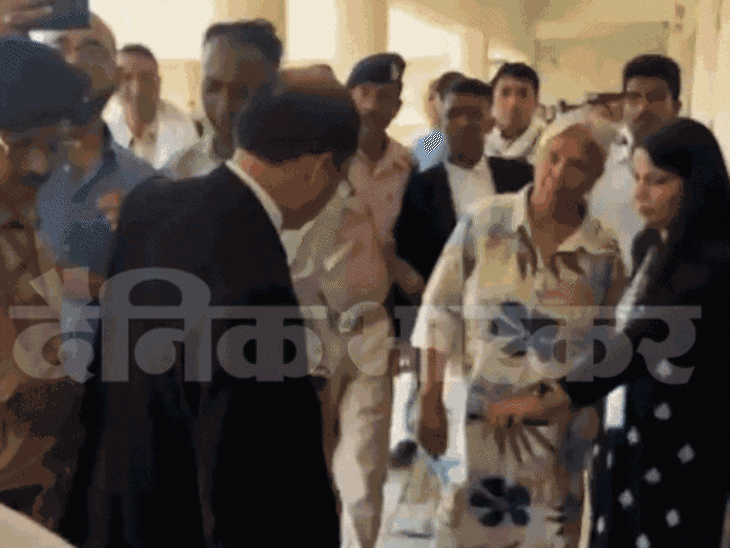 29 मई को सेवानिवृत्त जज गिरिबाला सिंह और समर्थ सिंह को भोपाल की विशेष अदालत में पेश किया गया.