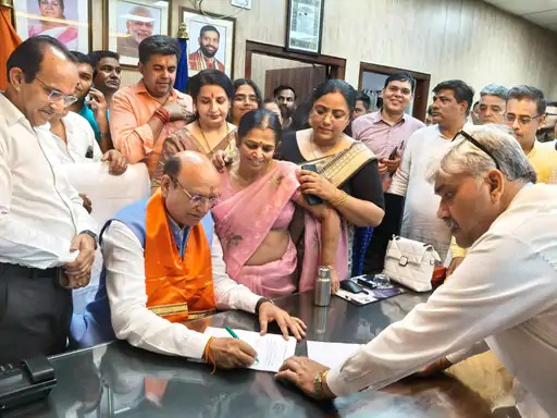 27 मई को शंकर धुप्पड़ ने बोर्ड चेयरमैन पद का कार्यभार संभाला था।